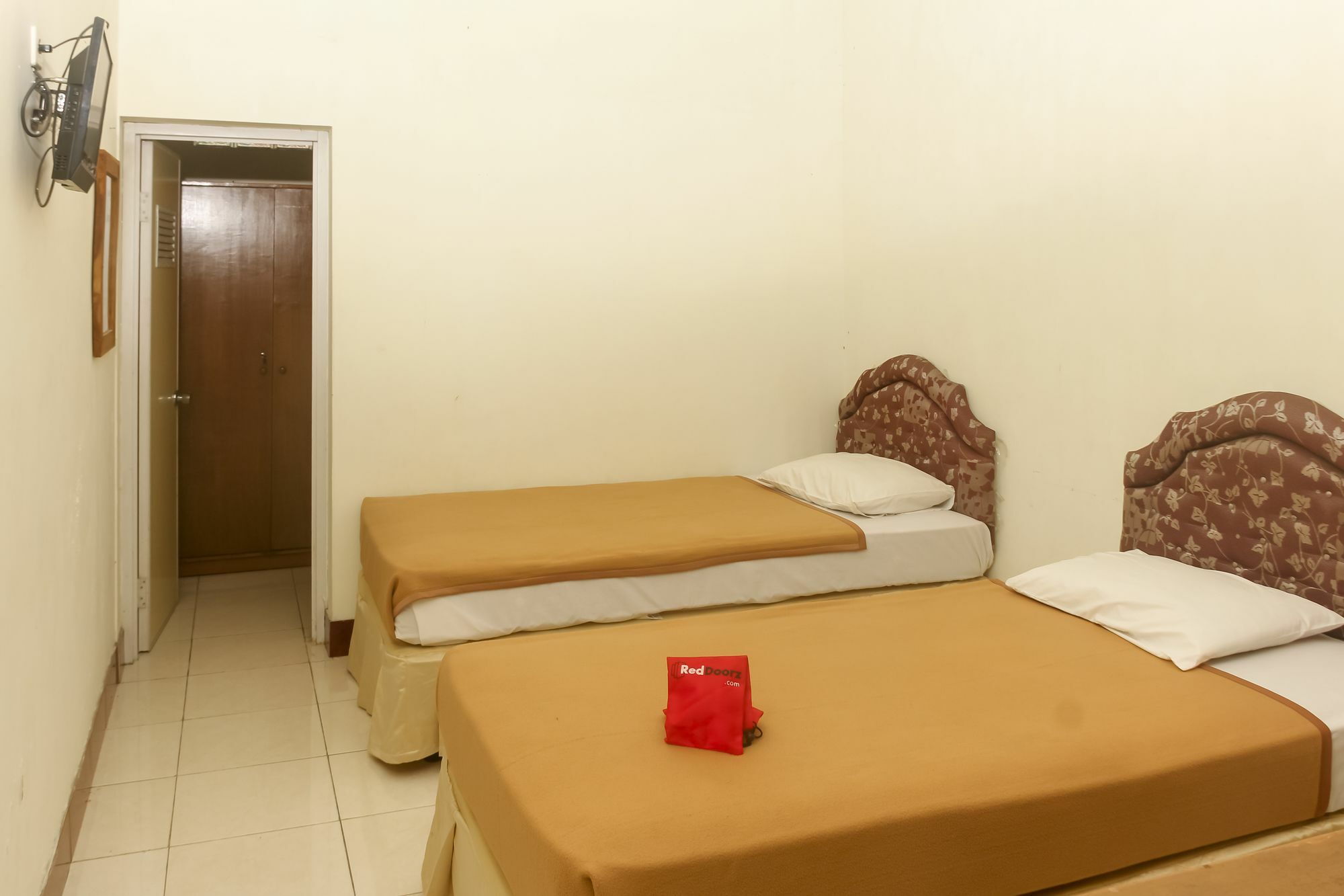 Reddoorz Plus @ Pejanggik Mataram Bagian luar foto