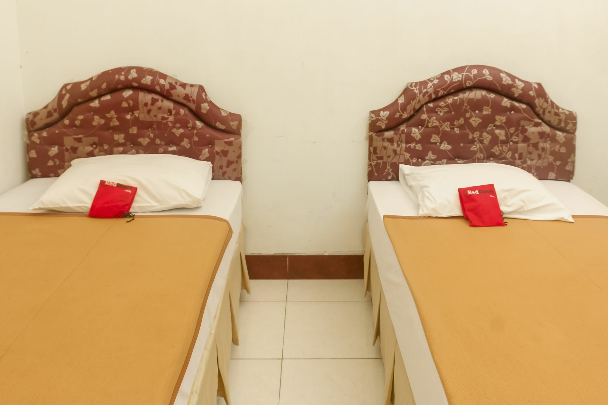 Reddoorz Plus @ Pejanggik Mataram Bagian luar foto